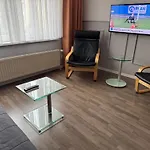 H&h Im Herzen Der Stadt In Der Lange Strasse Geraeumig Ruhig Mit Kueche Und Esstisch Greifswald