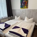 H&h Im Herzen Der Stadt In Der Lange Strasse Geraeumig Ruhig Mit Kueche Und Esstisch * Greifswald
