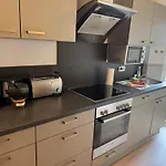 H&h Im Herzen Der Stadt In Der Lange Strasse Geraeumig Ruhig Mit Kueche Und Esstisch