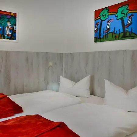 H&h Im Herzen Der Stadt In Der Lange Strasse Geraeumig Ruhig Mit Kueche Und Esstisch *