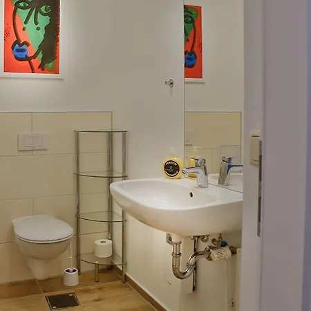 H&h Im Herzen Der Stadt In Der Lange Strasse Geraeumig Ruhig Mit Kueche Und Esstisch شقة