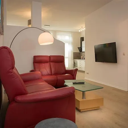 H&h Im Herzen Der Stadt In Der Lange Strasse Geraeumig Ruhig Mit Kueche Und Esstisch جرايفسفالد