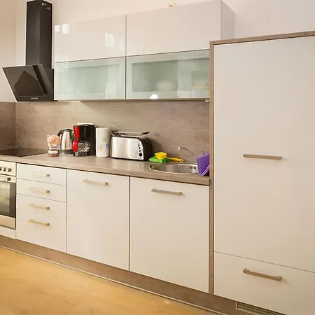 H&h Im Herzen Der Stadt In Der Lange Strasse Geraeumig Ruhig Mit Kueche Und Esstisch *