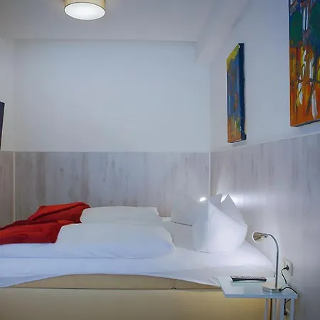 H&h Im Herzen Der Stadt In Der Lange Strasse Geraeumig Ruhig Mit Kueche Und Esstisch شقة جرايفسفالد