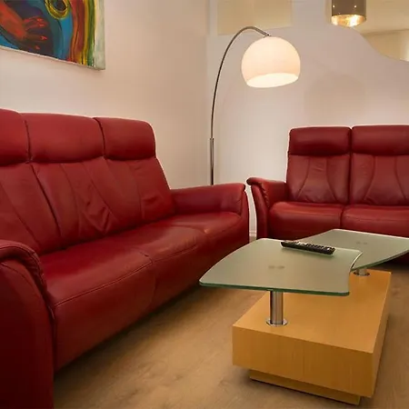 H&h Im Herzen Der Stadt In Der Lange Strasse Geraeumig Ruhig Mit Kueche Und Esstisch * جرايفسفالد