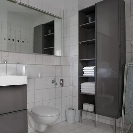 H&h Im Herzen Der Stadt In Der Lange Strasse Geraeumig Ruhig Mit Kueche Und Esstisch * جرايفسفالد