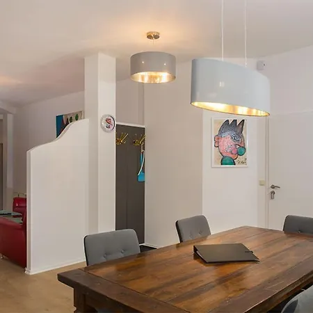 شقة H&h Im Herzen Der Stadt In Der Lange Strasse Geraeumig Ruhig Mit Kueche Und Esstisch