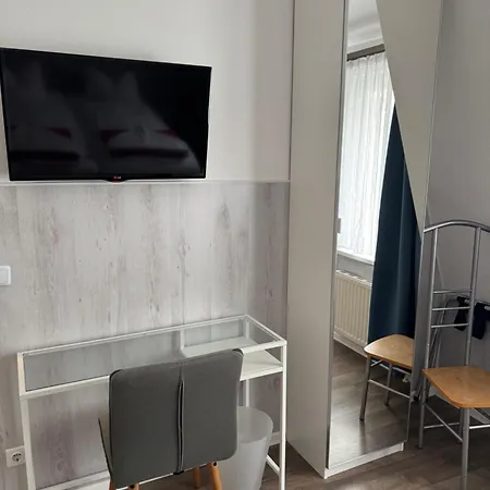 H&h Im Herzen Der Stadt In Der Lange Strasse Geraeumig Ruhig Mit Kueche Und Esstisch شقة جرايفسفالد