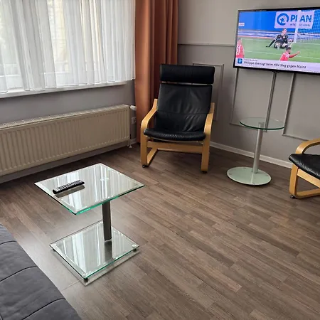H&h Im Herzen Der Stadt In Der Lange Strasse Geraeumig Ruhig Mit Kueche Und Esstisch جرايفسفالد