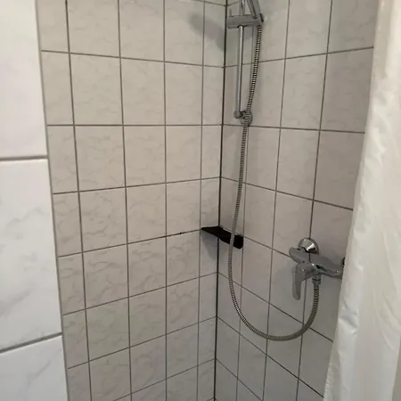 H&h Im Herzen Der Stadt In Der Lange Strasse Geraeumig Ruhig Mit Kueche Und Esstisch * جرايفسفالد