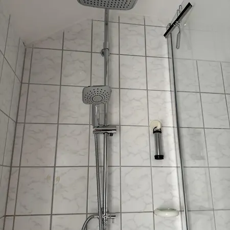 H&h Im Herzen Der Stadt In Der Lange Strasse Geraeumig Ruhig Mit Kueche Und Esstisch