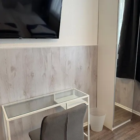 Appartamento H&h Im Herzen Der Stadt In Der Lange Strasse Geraeumig Ruhig Mit Kueche Und Esstisch *