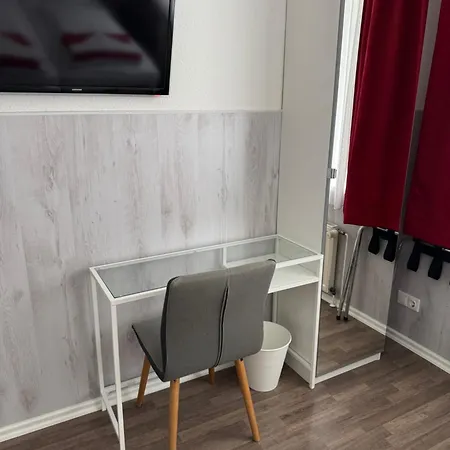 شقة H&h Im Herzen Der Stadt In Der Lange Strasse Geraeumig Ruhig Mit Kueche Und Esstisch جرايفسفالد