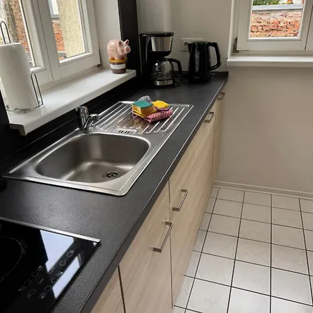 H&h Im Herzen Der Stadt In Der Lange Strasse Geraeumig Ruhig Mit Kueche Und Esstisch جرايفسفالد