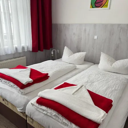 H&h Im Herzen Der Stadt In Der Lange Strasse Geraeumig Ruhig Mit Kueche Und Esstisch