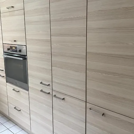 شقة H&h Im Herzen Der Stadt In Der Lange Strasse Geraeumig Ruhig Mit Kueche Und Esstisch