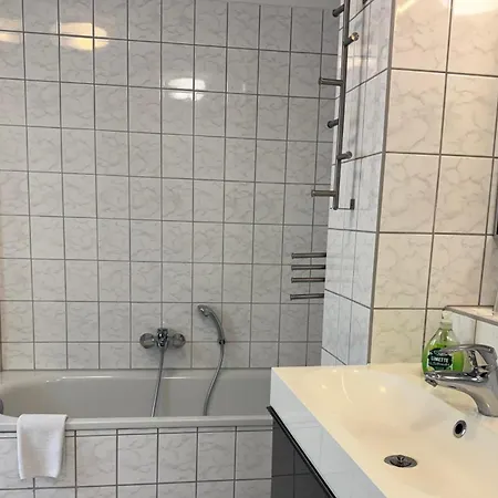 H&h Im Herzen Der Stadt In Der Lange Strasse Geraeumig Ruhig Mit Kueche Und Esstisch Appartamento Greifswald