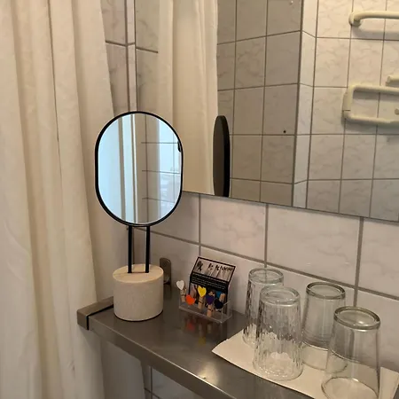 Appartamento H&h Im Herzen Der Stadt In Der Lange Strasse Geraeumig Ruhig Mit Kueche Und Esstisch Greifswald