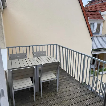 H&h Im Herzen Der Stadt In Der Lange Strasse Geraeumig Ruhig Mit Kueche Und Esstisch * جرايفسفالد