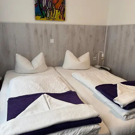 H&h Im Herzen Der Stadt In Der Lange Strasse Geraeumig Ruhig Mit Kueche Und Esstisch شقة *