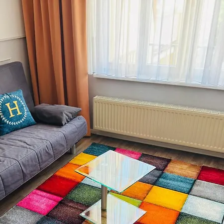 H&h Im Herzen Der Stadt In Der Lange Strasse Geraeumig Ruhig Mit Kueche Und Esstisch
