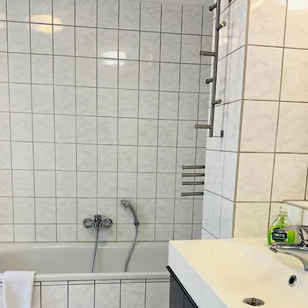 H&h Im Herzen Der Stadt In Der Lange Strasse Geraeumig Ruhig Mit Kueche Und Esstisch جرايفسفالد