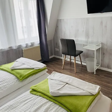 H&h Im Herzen Der Stadt In Der Lange Strasse Geraeumig Ruhig Mit Kueche Und Esstisch