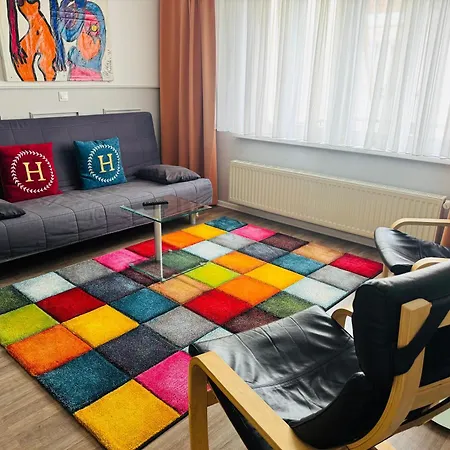 H&h Im Herzen Der Stadt In Der Lange Strasse Geraeumig Ruhig Mit Kueche Und Esstisch جرايفسفالد