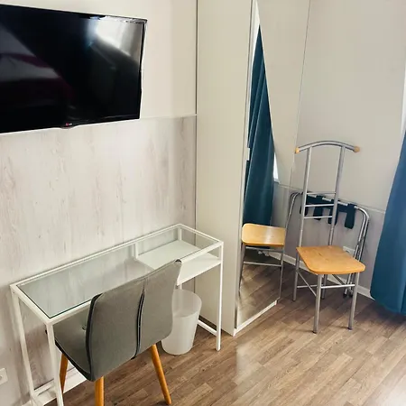 H&h Im Herzen Der Stadt In Der Lange Strasse Geraeumig Ruhig Mit Kueche Und Esstisch Lägenhet Greifswald