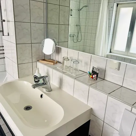 H&h Im Herzen Der Stadt In Der Lange Strasse Geraeumig Ruhig Mit Kueche Und Esstisch Lägenhet *