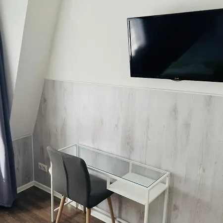 H&h Im Herzen Der Stadt In Der Lange Strasse Geraeumig Ruhig Mit Kueche Und Esstisch * Greifswald