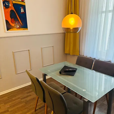 H&h Im Herzen Der Stadt In Der Lange Strasse Geraeumig Ruhig Mit Kueche Und Esstisch Lägenhet