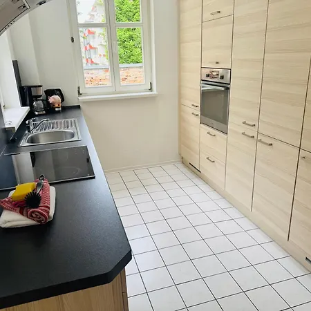 H&h Im Herzen Der Stadt In Der Lange Strasse Geraeumig Ruhig Mit Kueche Und Esstisch شقة *