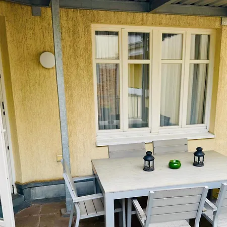 Appartamento H&h Im Herzen Der Stadt In Der Lange Strasse Geraeumig Ruhig Mit Kueche Und Esstisch Greifswald