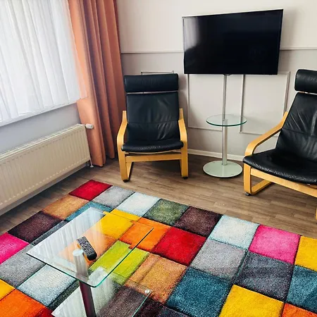H&h Im Herzen Der Stadt In Der Lange Strasse Geraeumig Ruhig Mit Kueche Und Esstisch *