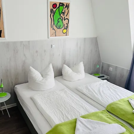 H&h Im Herzen Der Stadt In Der Lange Strasse Geraeumig Ruhig Mit Kueche Und Esstisch Lägenhet Greifswald